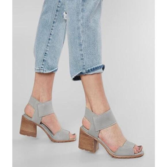 Sorel Shoes - Sorel Nadia™ Leather Block Heeled Sandal Women’s Size 7.5 in Dove Gray EUC